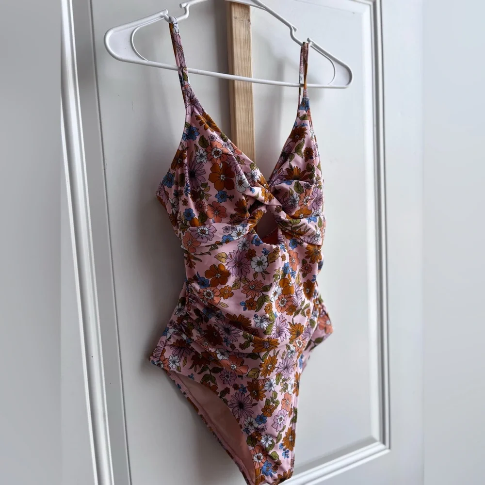 Cupshe Floral Cutout Swimsuit in Pink and Orange - Picture 3 of 7